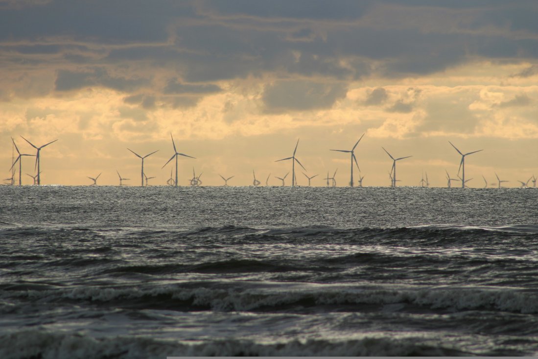 Offshore Windfarm. Bild von David Will auf Pixabay.